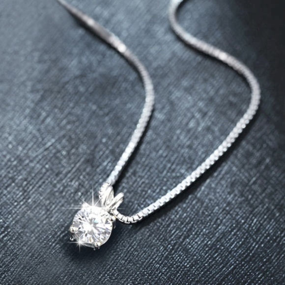 Jewelry - Silver Rhinestone Dainty Necklace